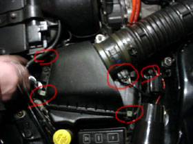 エアクリーナーボックスのクリップ外し