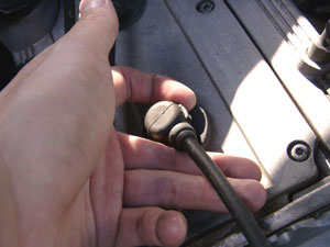 ハイテンションコードを外すときの画像