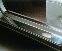 スカッフプレート